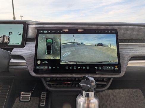 Used 2023 Rivian R1S Adventure image 20