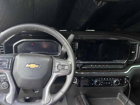 Used 2024 Chevrolet Silverado 2500 LT w/ Convenience Package AWD/4WD image 4