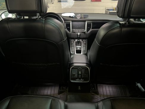 Used 2018 Porsche Macan Sport Edition AWD/4WD image 9