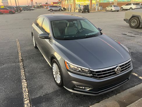 Used 2016 Volkswagen Passat 1.8T SE image 1