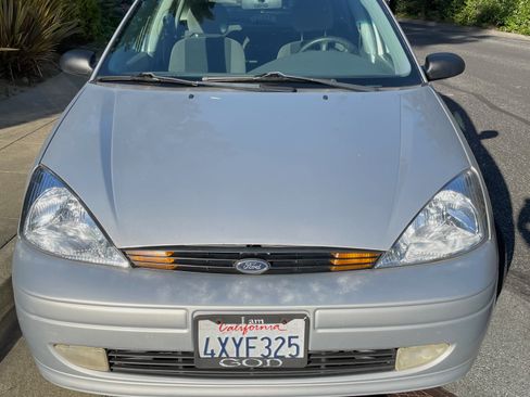 Used 2002 Ford Focus ZX5 Hatchback FWD image 4