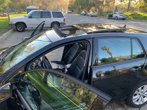 Used 2020 Volkswagen Golf 4-Door image 16