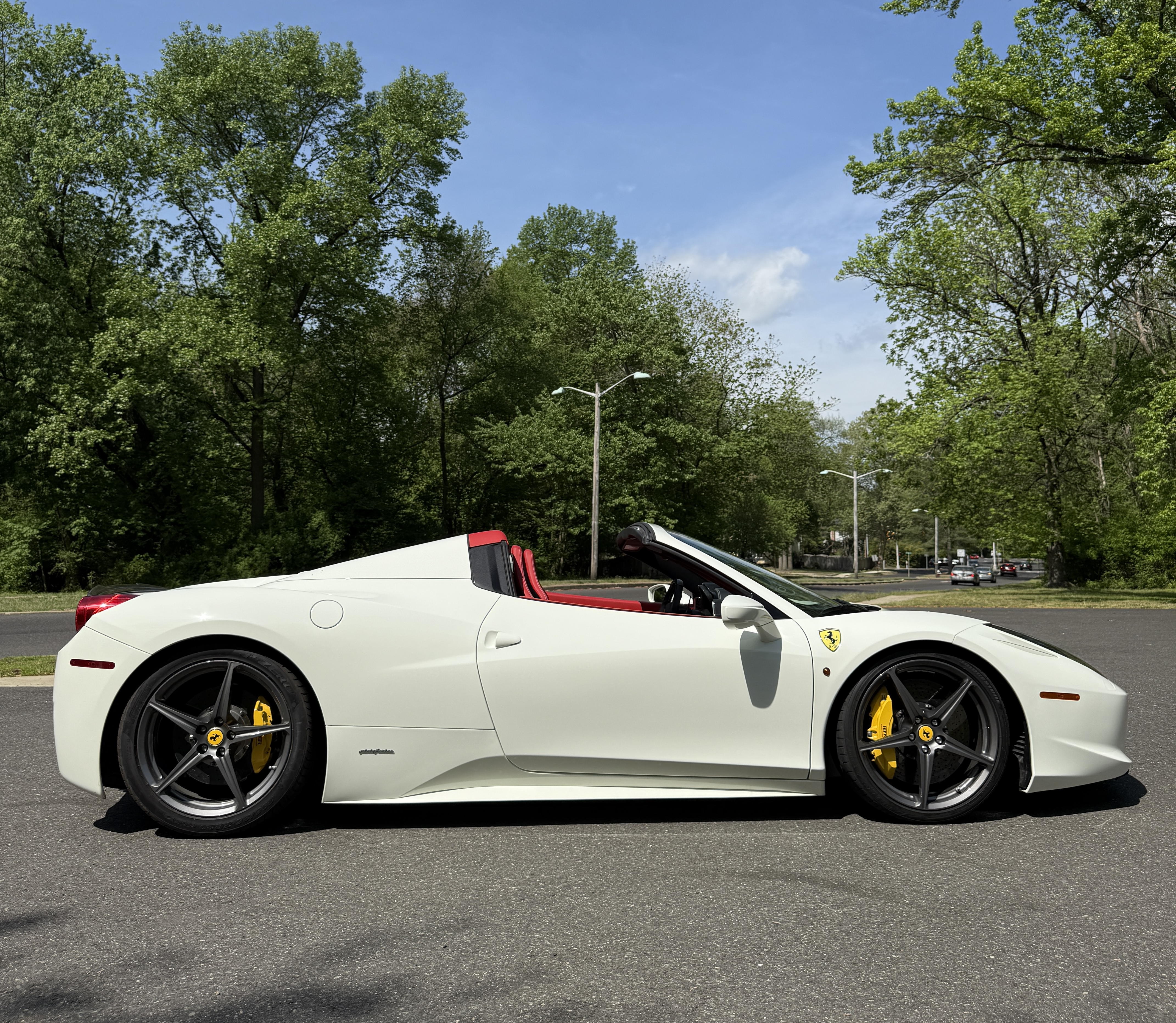 Used 2015 Ferrari 458 Spider RWD image 2