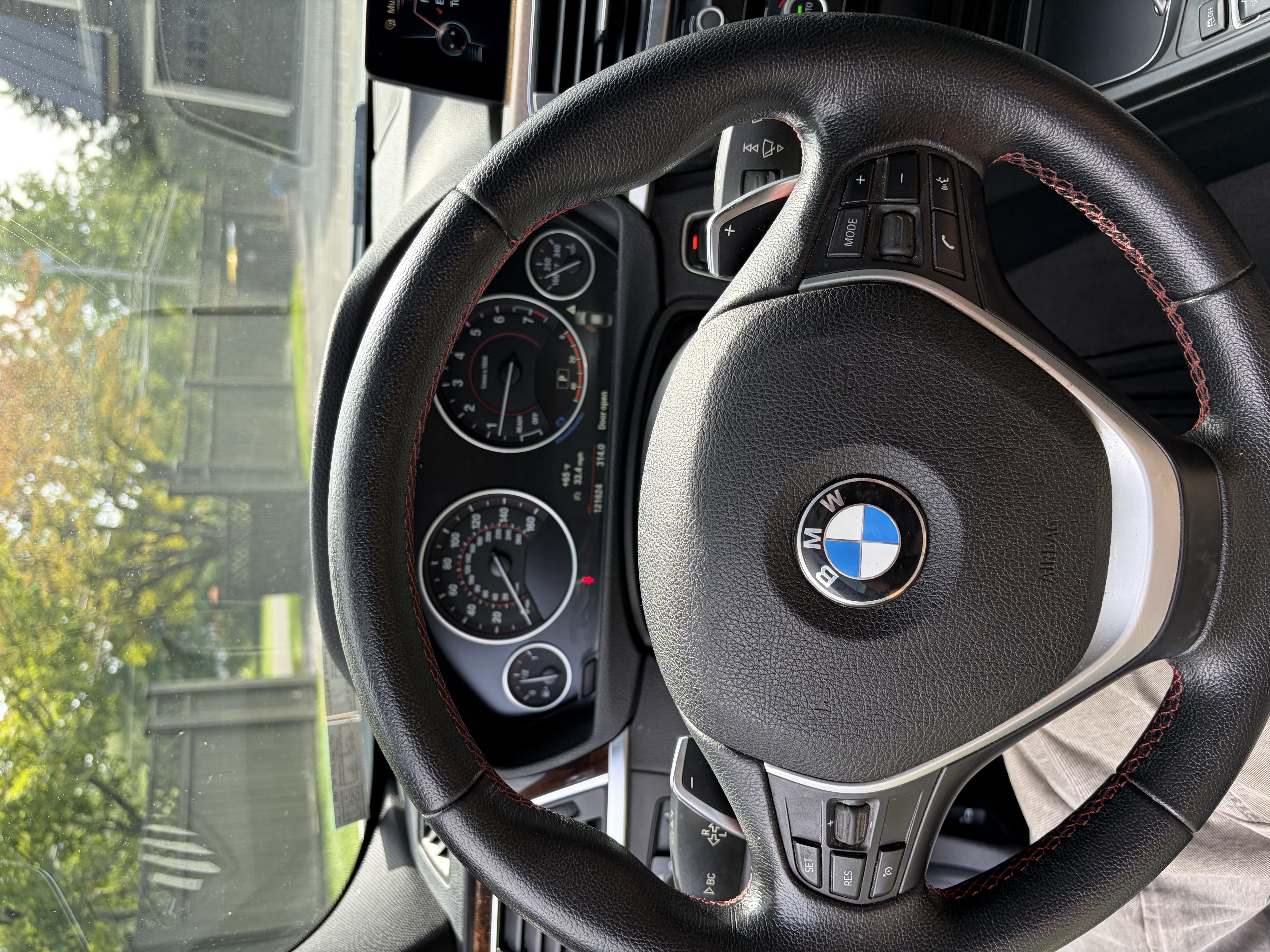 Used 2016 BMW 328i xDrive Sedan AWD/4WD image 10
