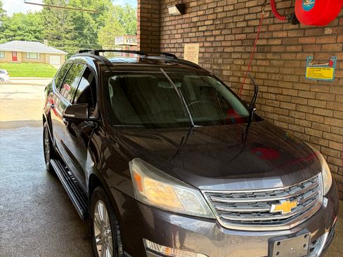 Used 2015 Chevrolet Traverse LT w/ Style and Technology Package FWD image 5