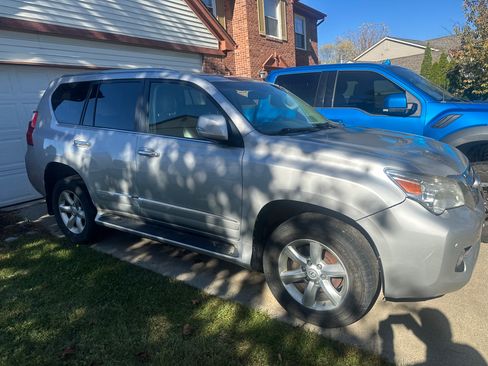 Used 2013 Lexus GX 460 image 2