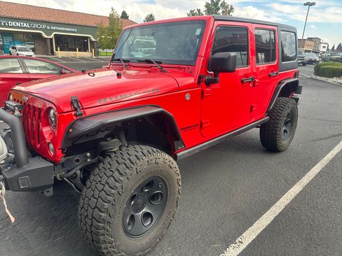 Used 2016 Jeep Wrangler Unlimited Rubicon w/ Connectivity Group image 32