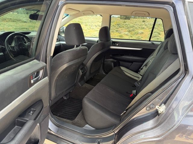 Used 2013 Subaru Outback 2.5i Premium w/ All-Weather Pkg AWD/4WD image 9