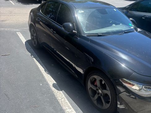 Used 2017 Alfa Romeo Giulia AWD image 10