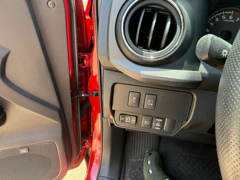 Used 2023 Toyota Tacoma TRD Off-Road w/ TRD Premium Off Road Package AWD/4WD image 9