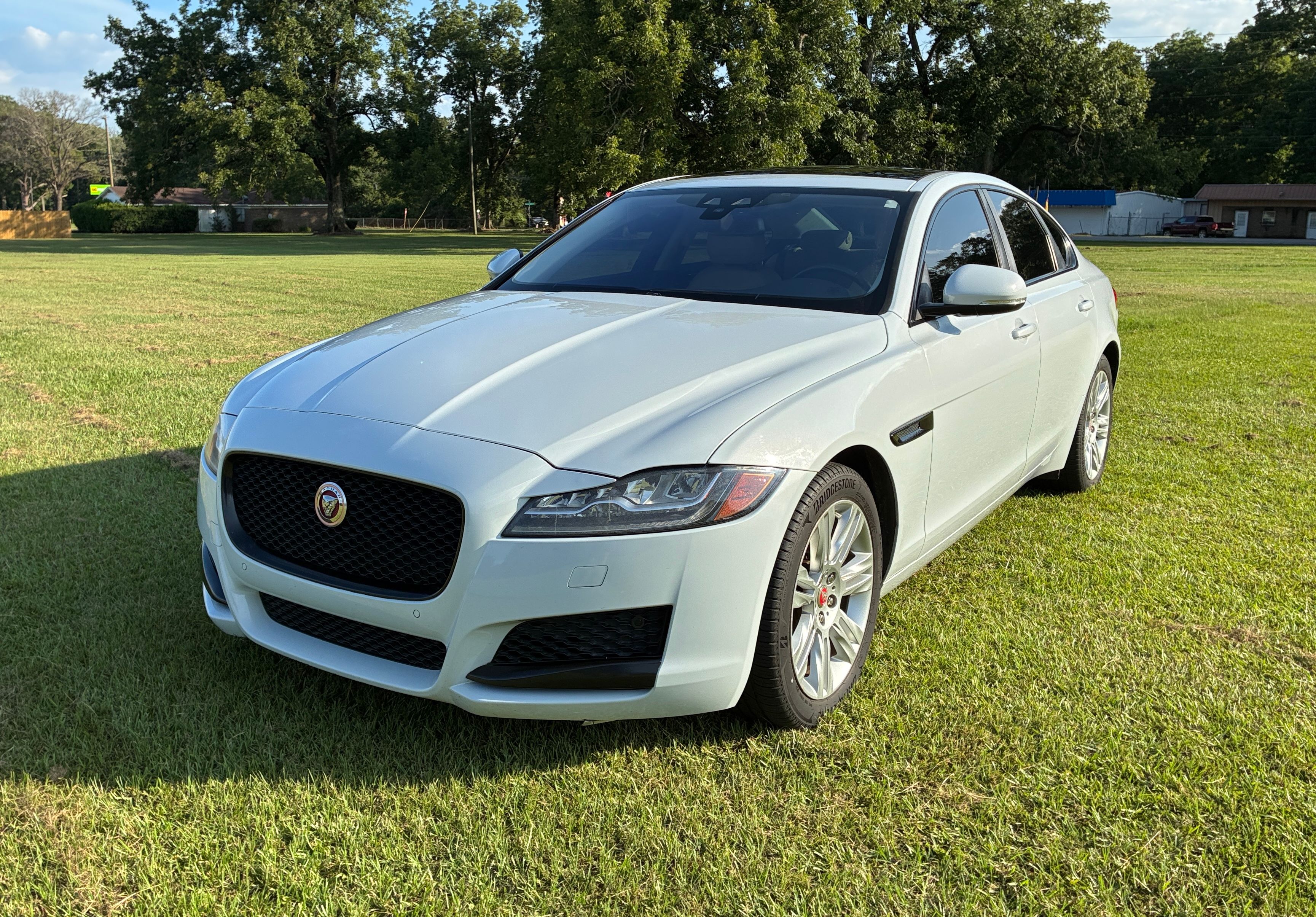 Used 2017 Jaguar XF Premium RWD image 6