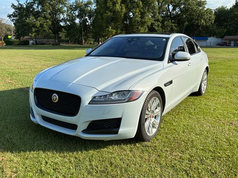 Used 2017 Jaguar XF Premium RWD image 6