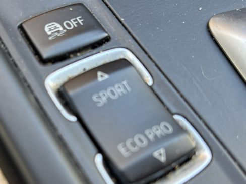 Used 2018 BMW 320i xDrive Sedan w/ Convenience Package image 11