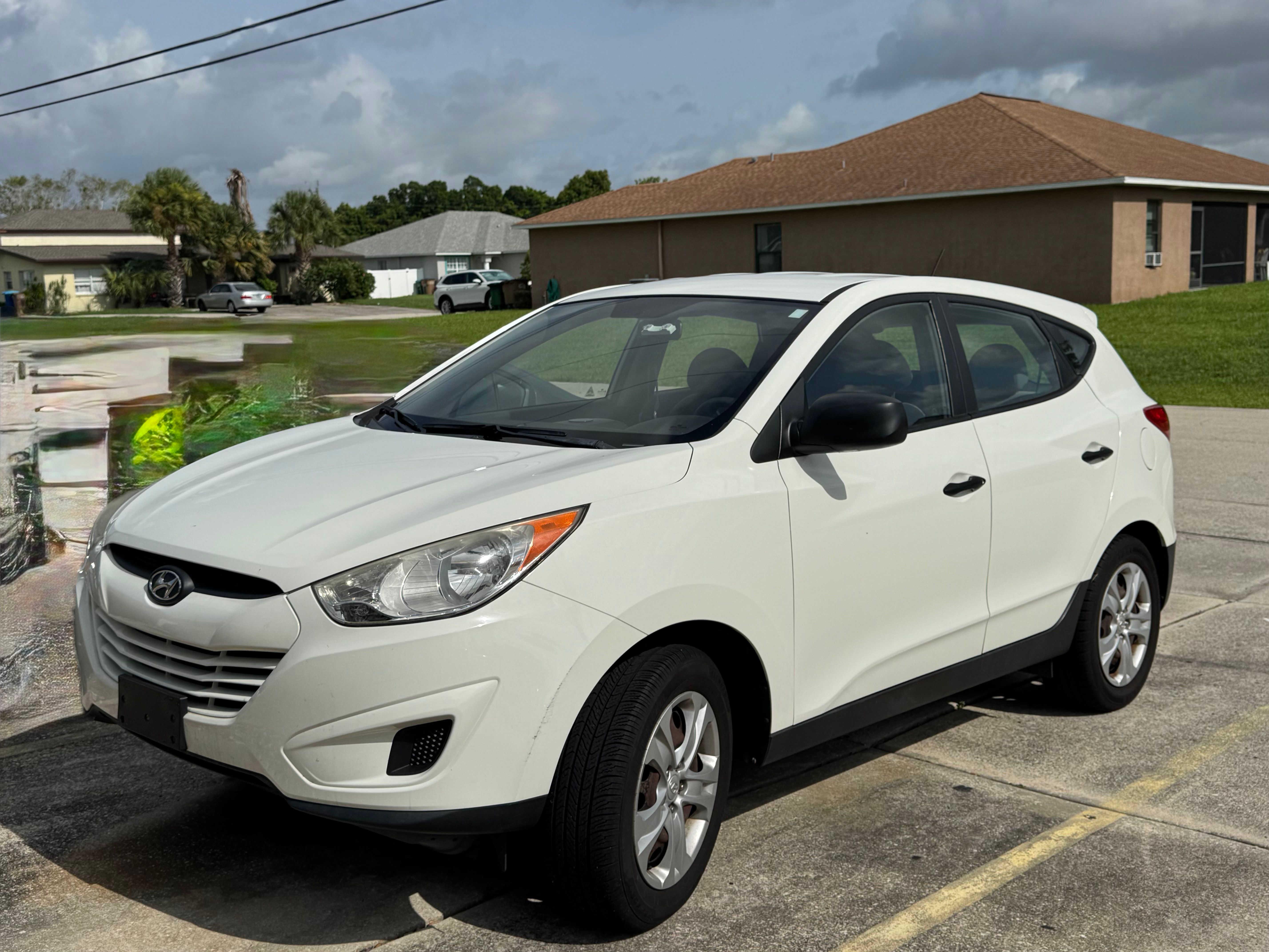 Used 2010 Hyundai Tucson GLS FWD image 1