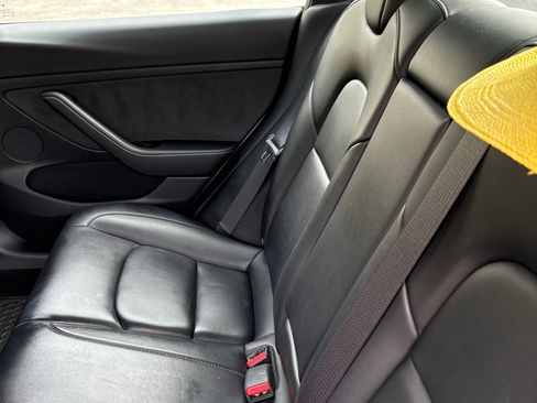 Used 2022 Tesla Model 3 Standard Range image 5