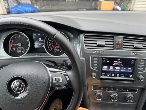 Used 2017 Volkswagen Golf Alltrack SE image 4