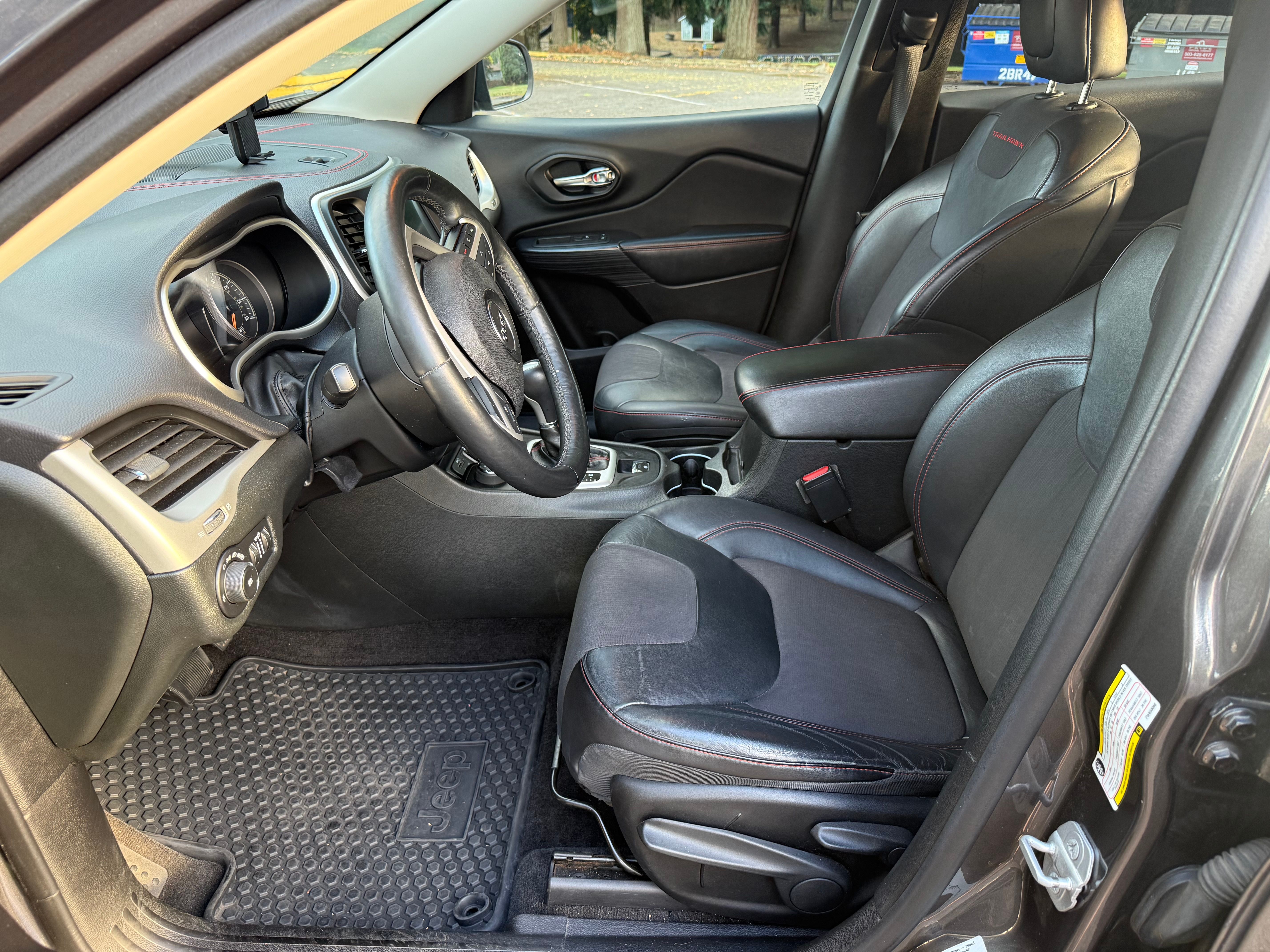 Used 2015 Jeep Cherokee Trailhawk w/ Cold Weather Group AWD/4WD image 12