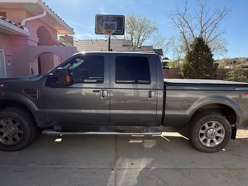 Used 2010 Ford F250 Lariat image 9