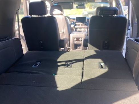 Used 2023 Chevrolet Suburban Premier image 16