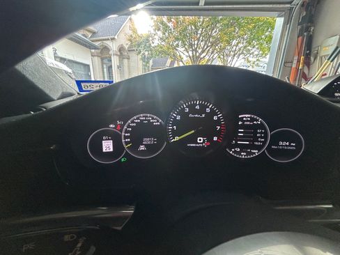 Used 2018 Porsche Panamera Turbo S image 5