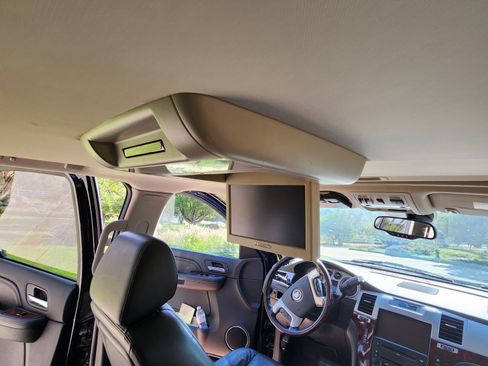 Used 2009 Cadillac Escalade AWD image 11