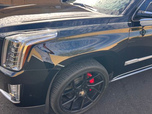 Used 2019 Cadillac Escalade ESV Platinum image 28