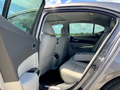 Used 2019 Acura TLX w/ Technology Package image 8