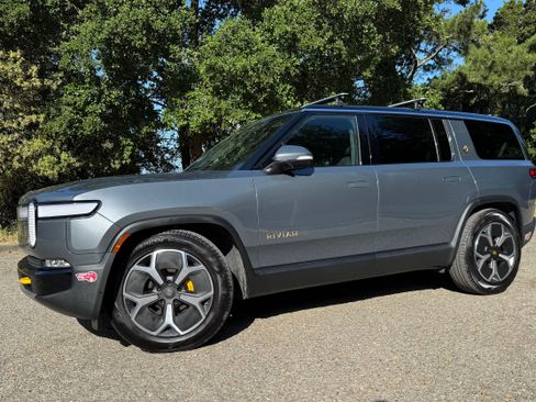 Used 2023 Rivian R1S Adventure image 5
