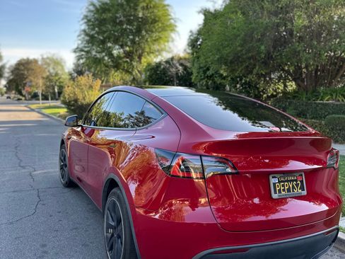 Used 2020 Tesla Model Y Long Range image 2
