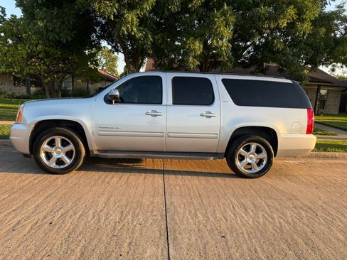 Used 2013 GMC Yukon XL SLT RWD image 4