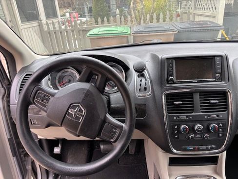 Used 2014 Dodge Grand Caravan SXT image 20