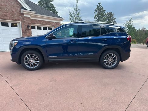 Used 2022 GMC Terrain SLT w/ Infotainment Package II AWD/4WD image 22