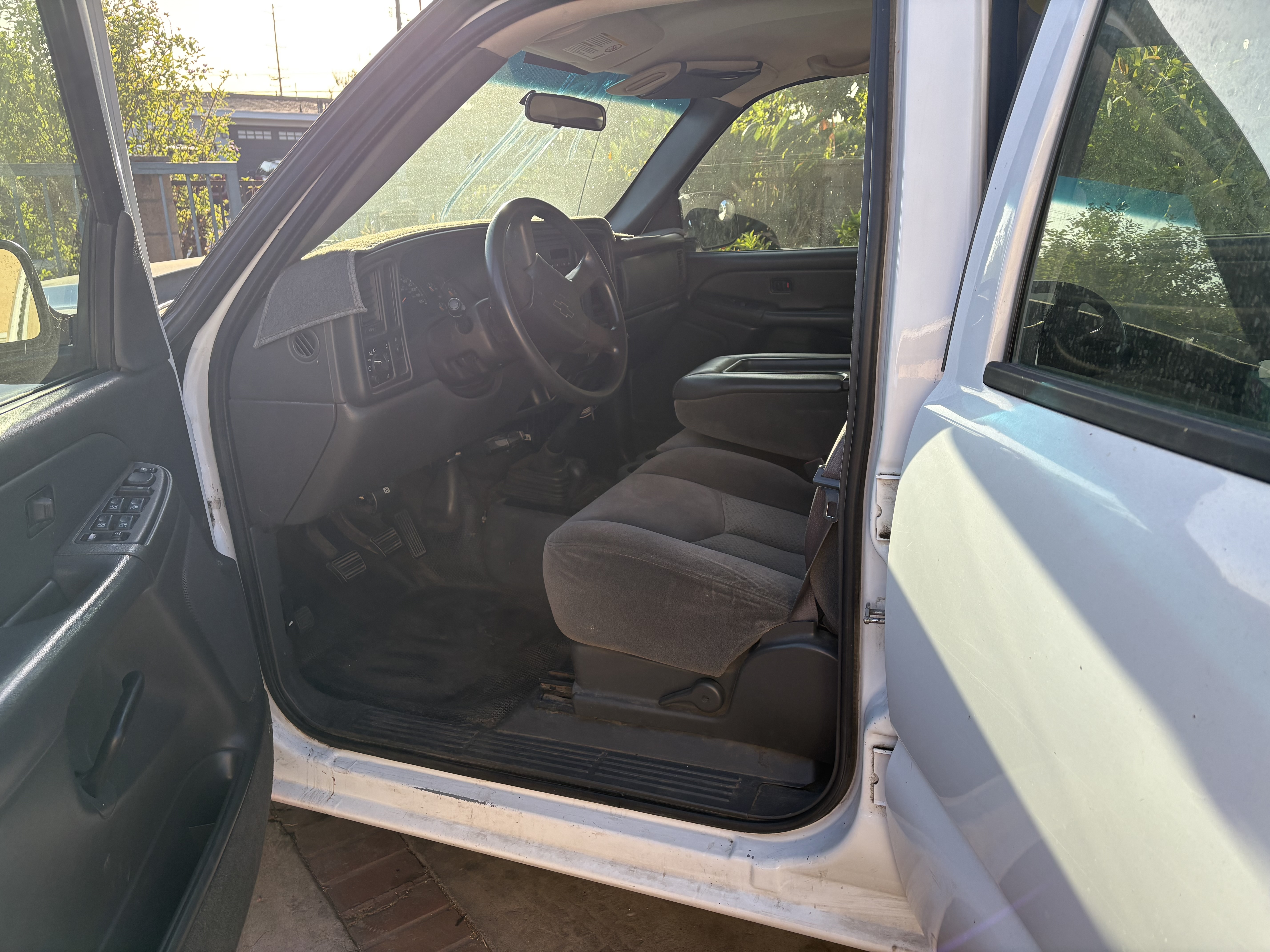 Used 2005 Chevrolet Silverado 2500 W/T w/ Skid Plate Package AWD/4WD image 5