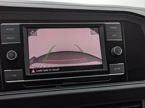 Used 2019 Volkswagen Jetta SE w/ Cold Weather Package image 14