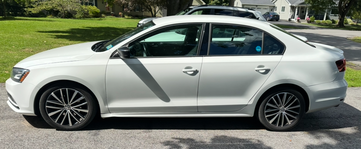 Used 2016 Volkswagen Jetta Sport w/ Lighting Package FWD image 2