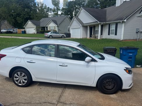 Used 2017 Nissan Sentra S FWD image 9