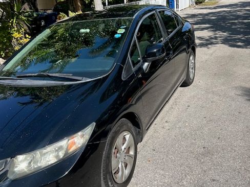 Used 2013 Honda Civic LX image 2