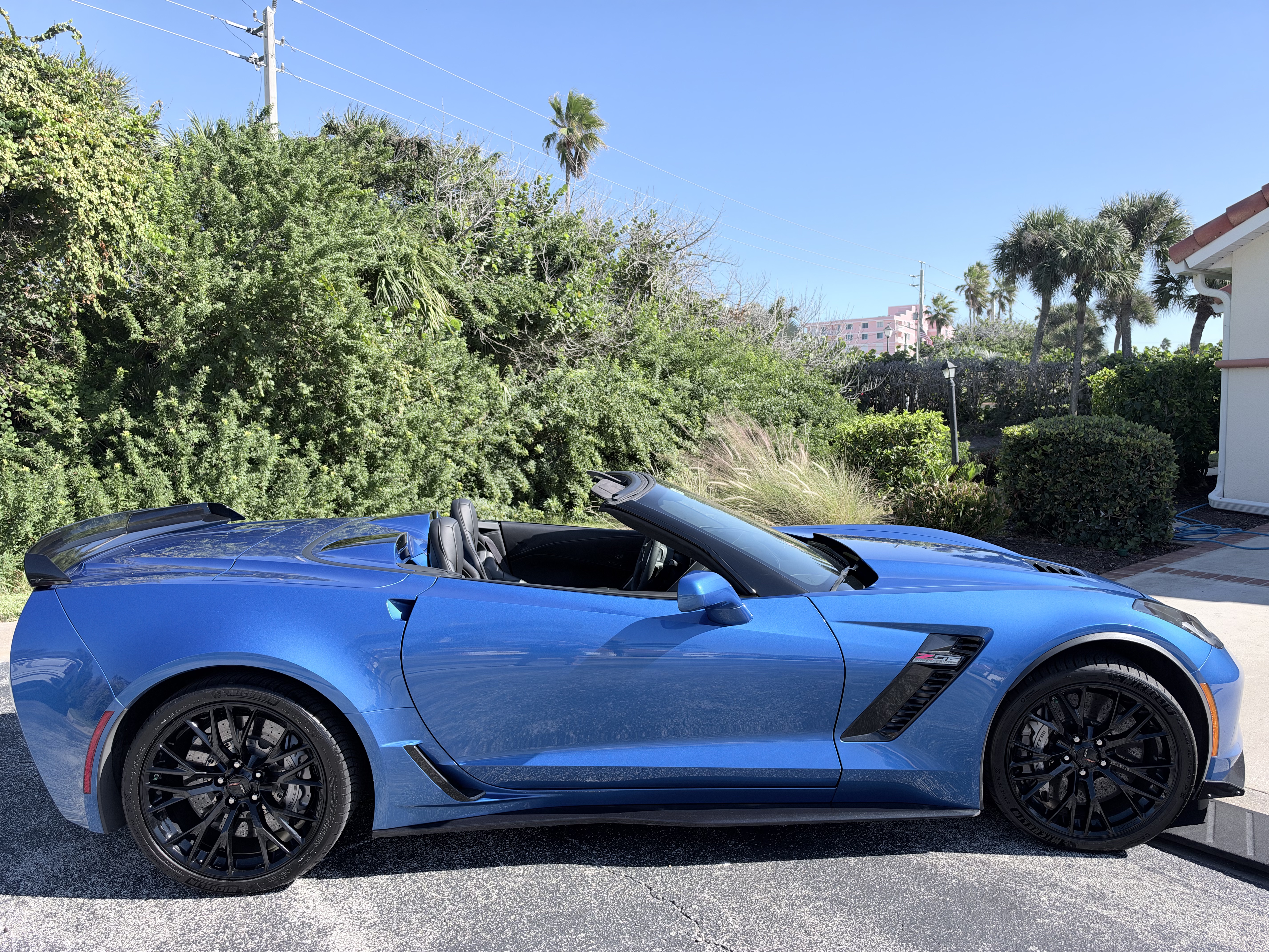 Used 2016 Chevrolet Corvette Z06 w/ 3LZ Preferred Equipment Group RWD image 2