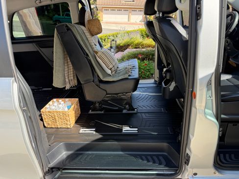 Used 2016 Mercedes-Benz Metris Passenger image 16
