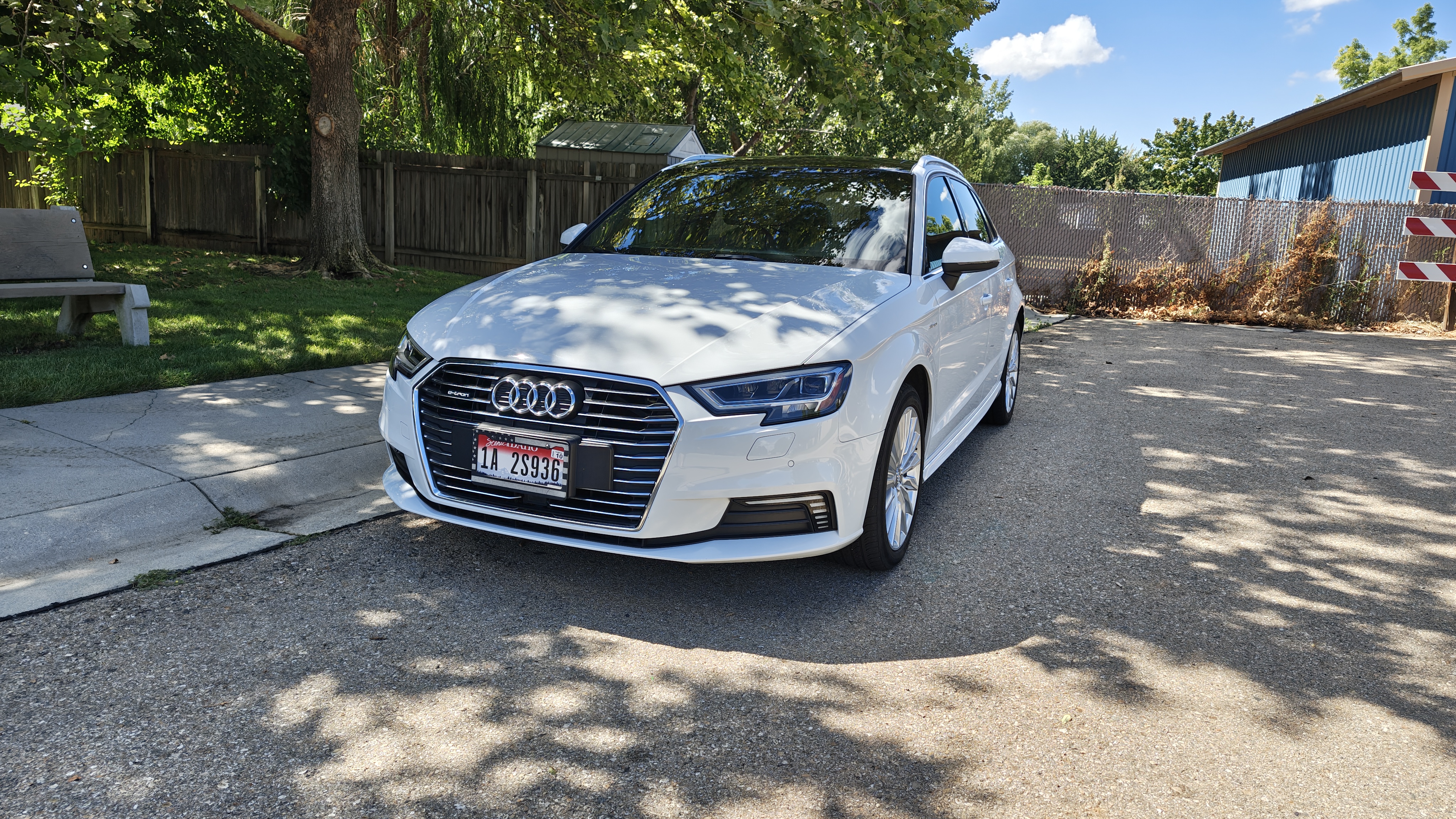 Used 2018 Audi A3 e-tron Premium Plus w/ Technology Package FWD image 2