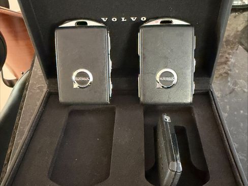 Used 2020 Volvo XC90 T6 Momentum w/ Protection Package Premier image 23