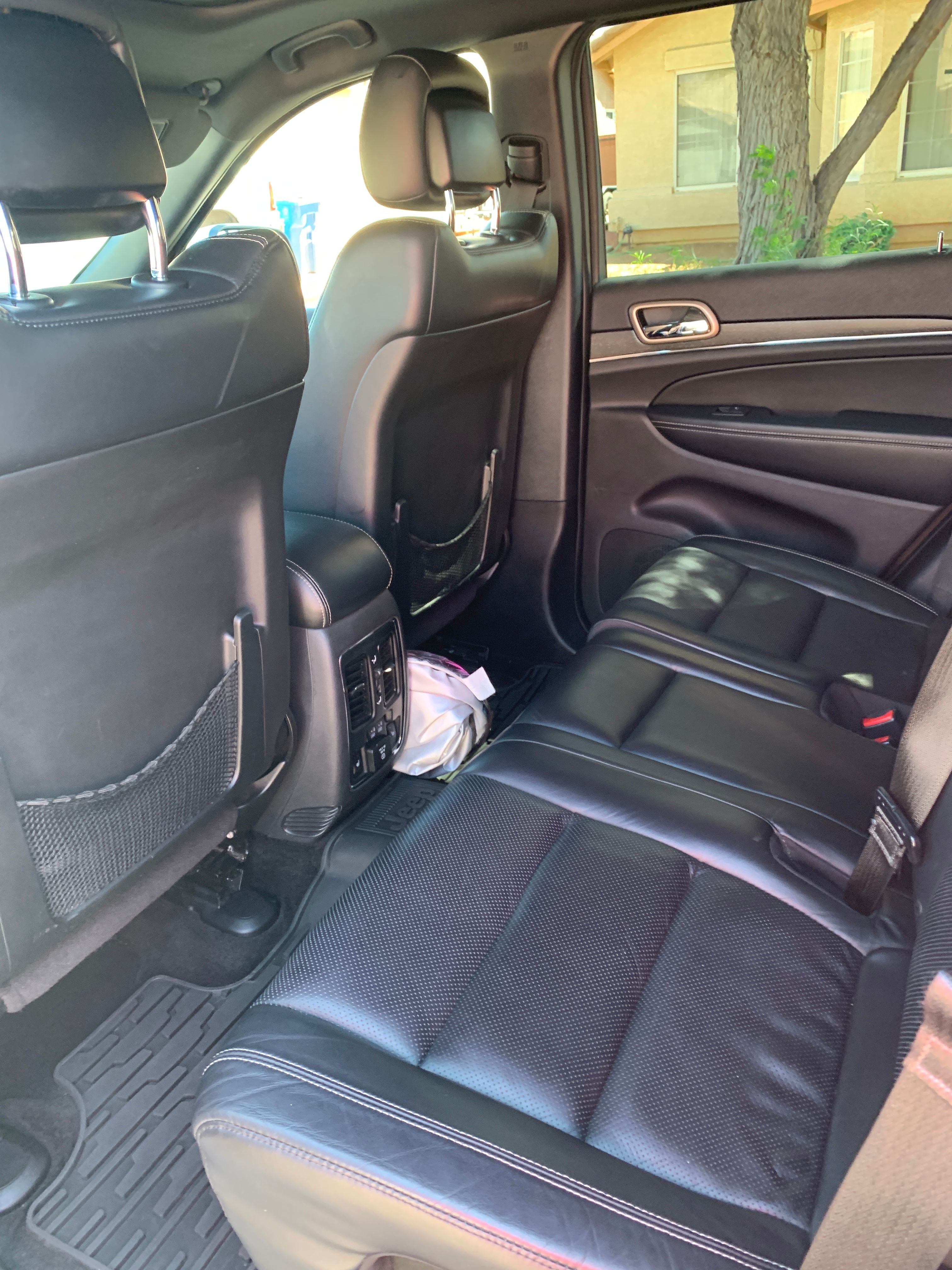 Used 2015 Jeep Grand Cherokee Limited w/ Luxury Group II AWD/4WD image 12
