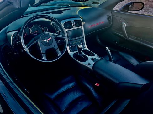 Used 2005 Chevrolet Corvette Convertible w/ Preferred Equipment Group RWD image 4