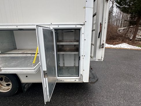 Used 2015 Ford E-350 and Econoline 350 Super Duty w/ Power Windows & Locks Group image 16