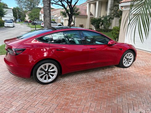 Used 2023 Tesla Model 3 Standard Range RWD image 2