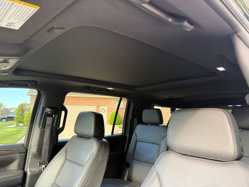 Used 2024 Chevrolet Suburban LT w/ Luxury Package AWD/4WD image 10