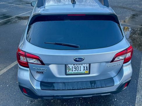 Used 2018 Subaru Outback 2.5i Limited image 11