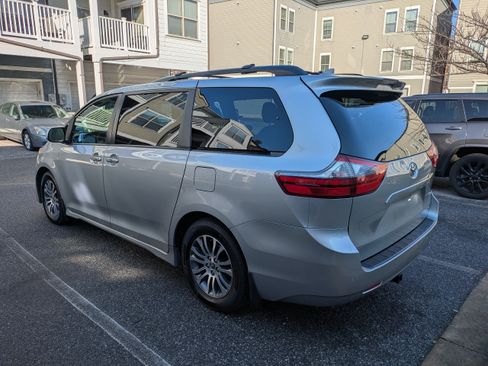 Used 2020 Toyota Sienna XLE Premium image 6