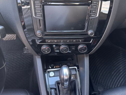 Used 2017 Volkswagen Jetta SEL image 15