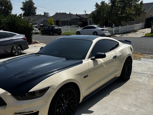 Used 2017 Ford Mustang GT RWD image 2